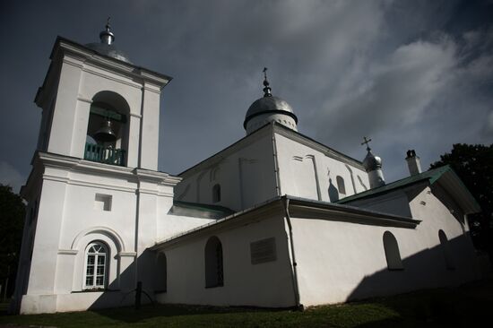 Деревня Изборск в Псковской области