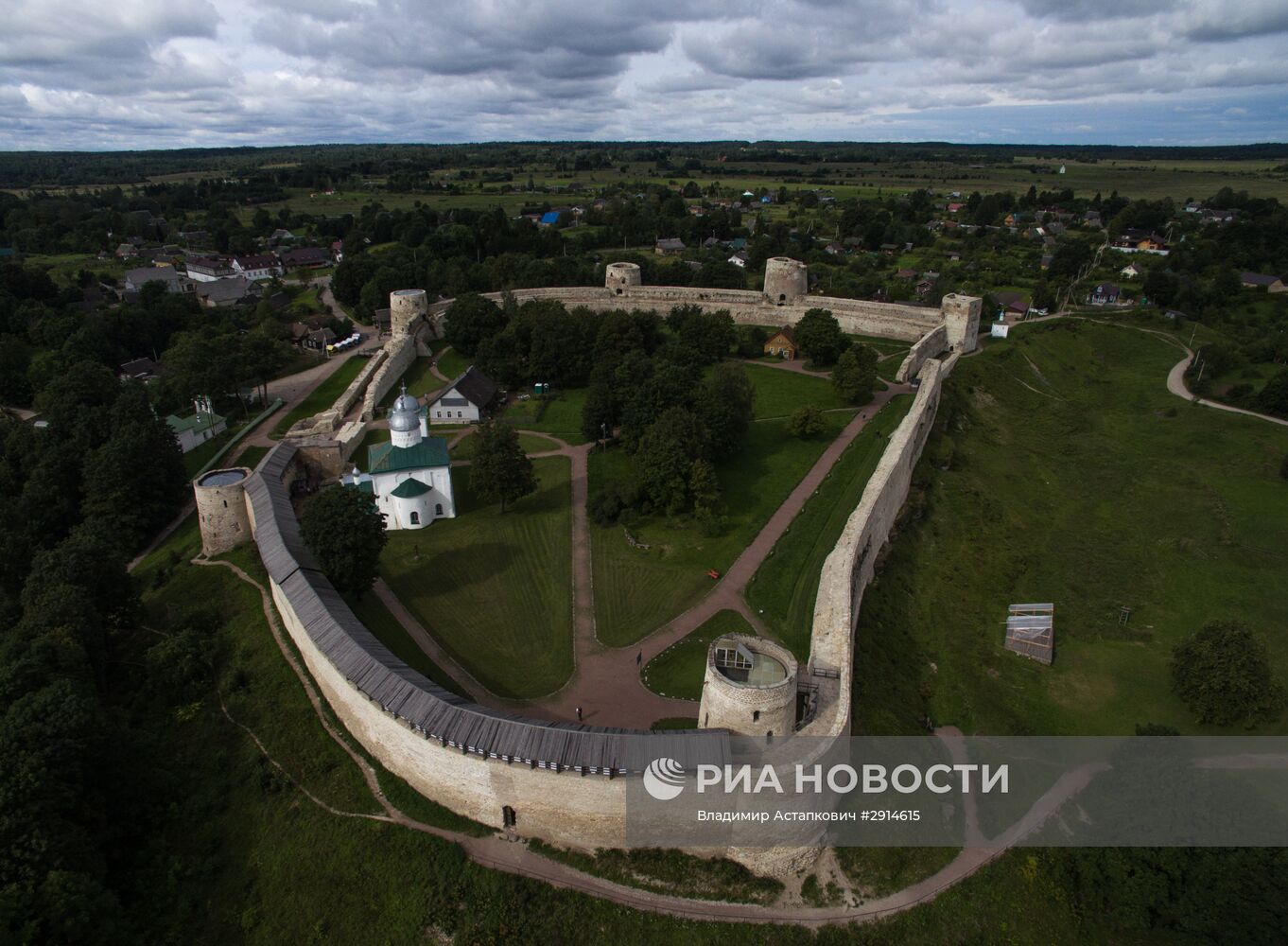 Деревня Изборск в Псковской области