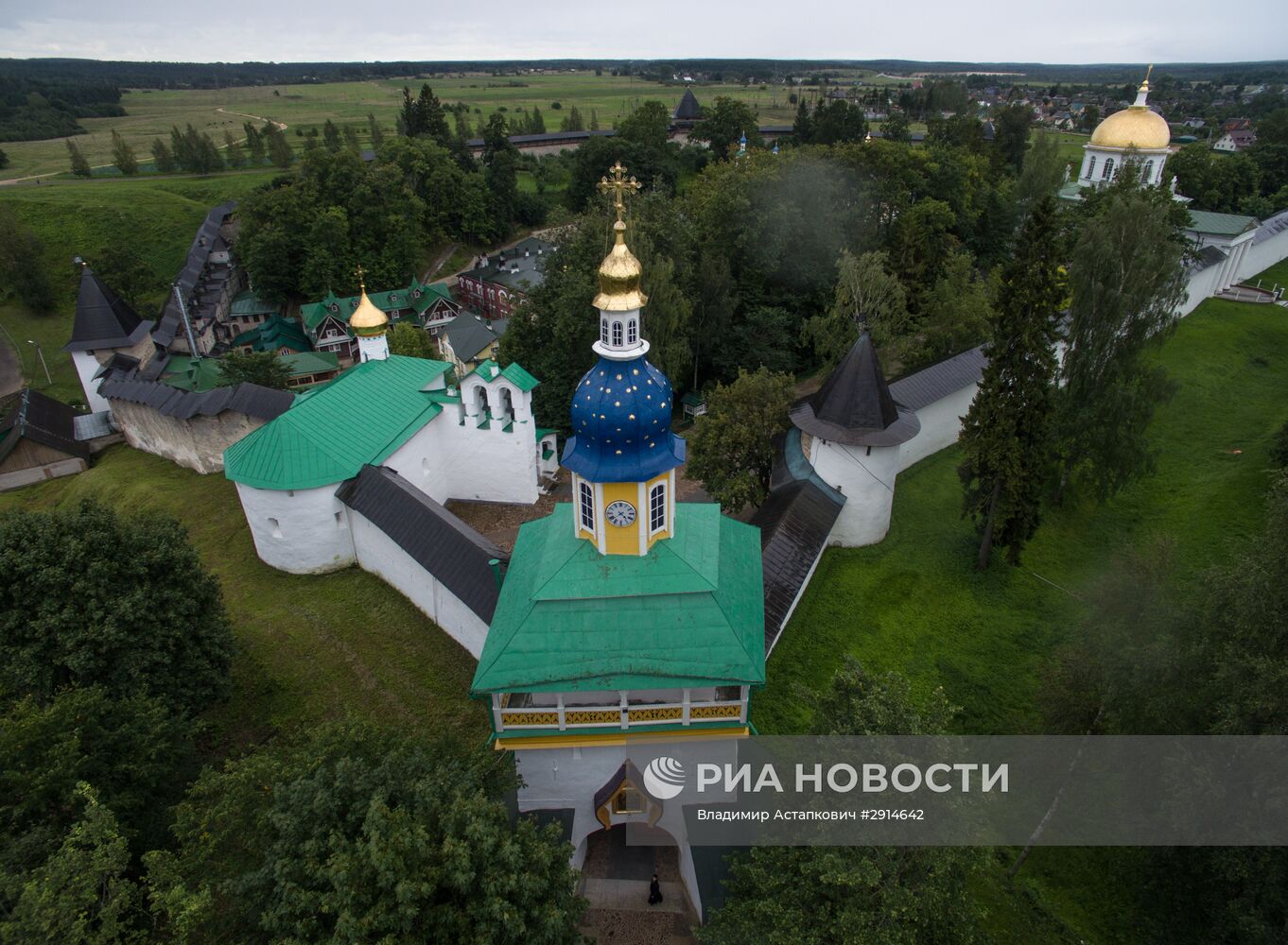 Свято-Успенский Псково-Печерский монастырь в Псковской области