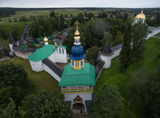 Свято-Успенский Псково-Печерский монастырь в Псковской области