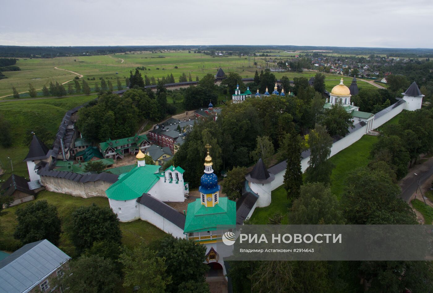 Свято-Успенский Псково-Печерский монастырь в Псковской области
