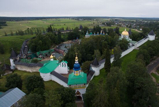 Свято-Успенский Псково-Печерский монастырь в Псковской области