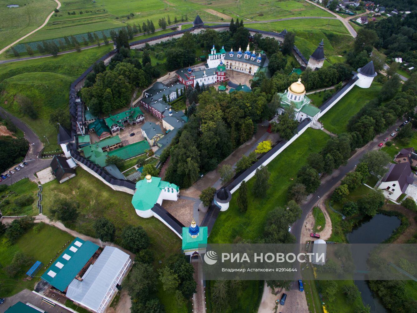 Свято-Успенский Псково-Печерский монастырь в Псковской области