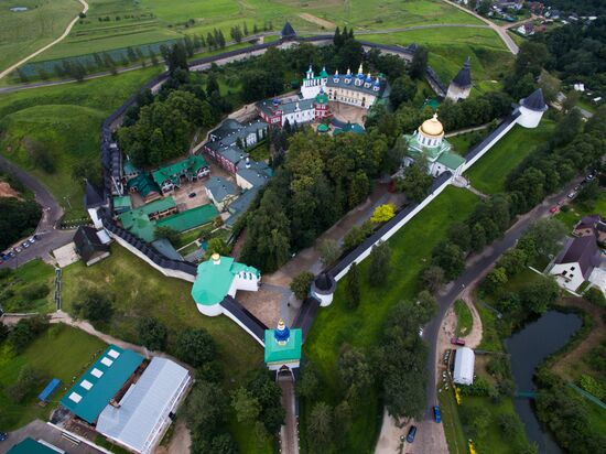 Свято-Успенский Псково-Печерский монастырь в Псковской области