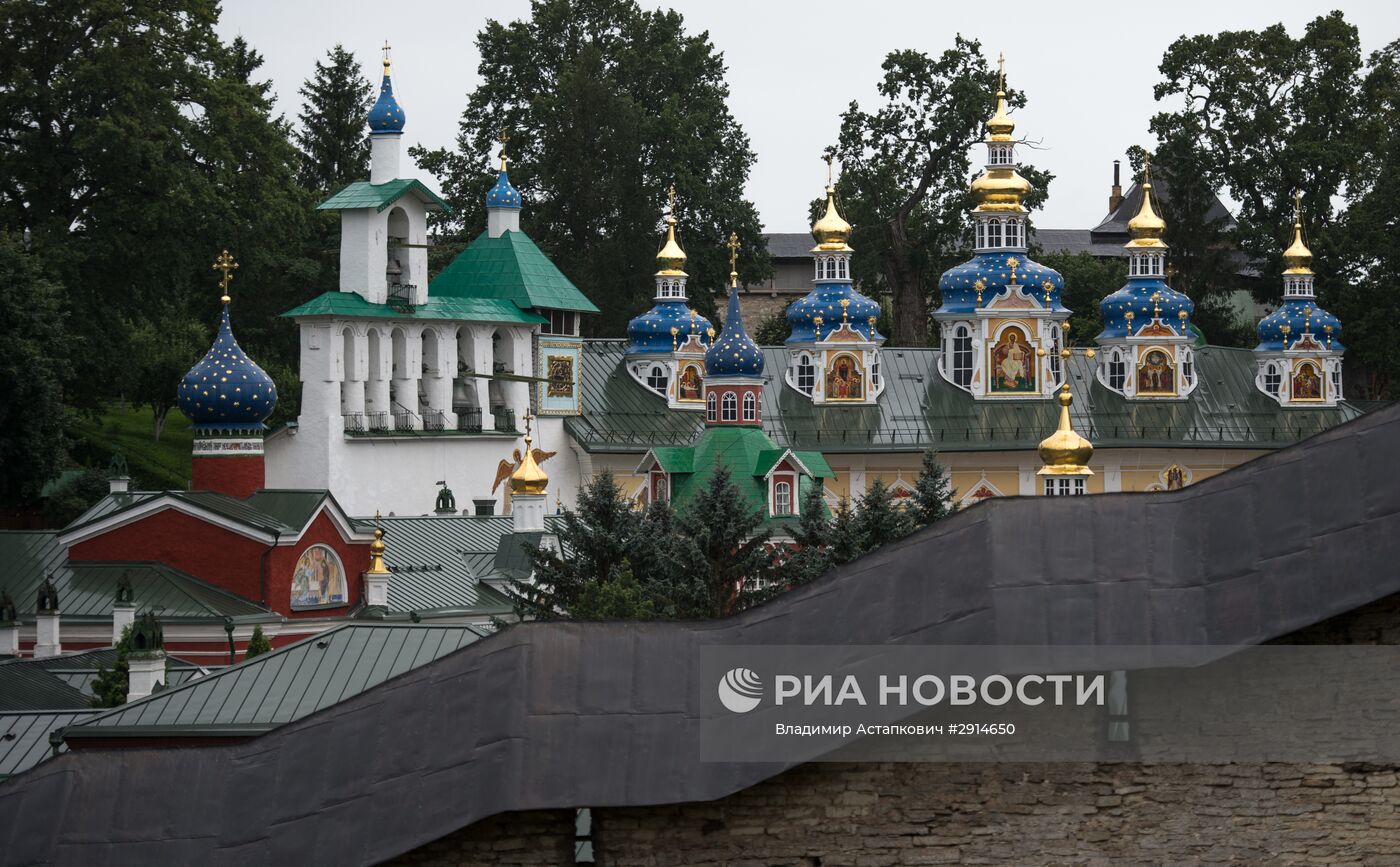 Свято-Успенский Псково-Печерский монастырь в Псковской области