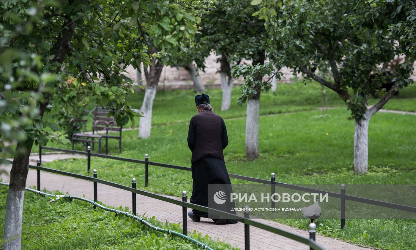 Свято-Успенский Псково-Печерский монастырь в Псковской области