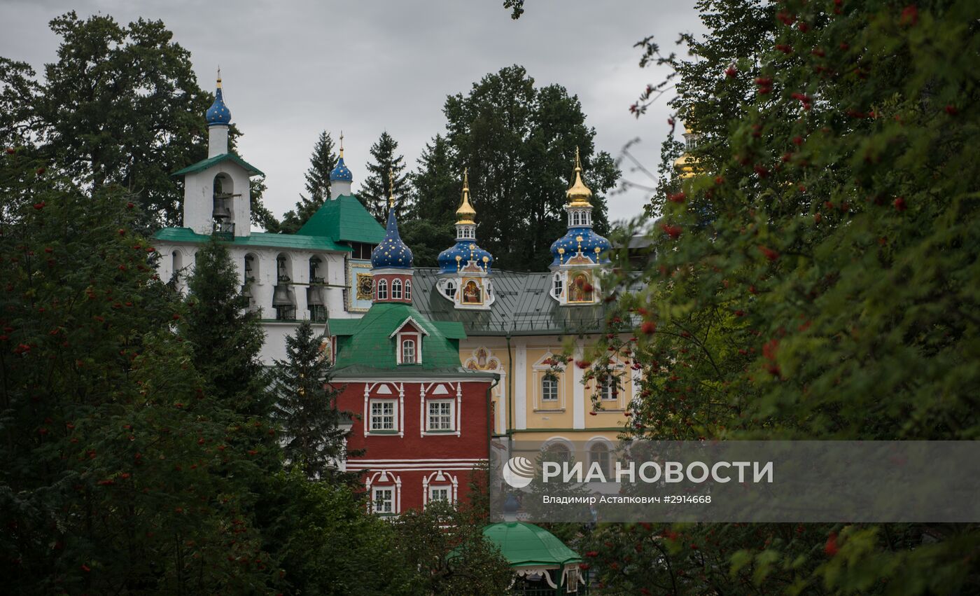 Свято-Успенский Псково-Печерский монастырь в Псковской области