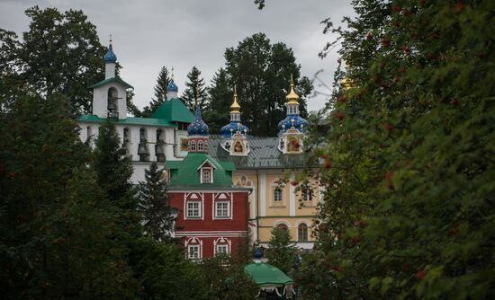 Свято-Успенский Псково-Печерский монастырь в Псковской области