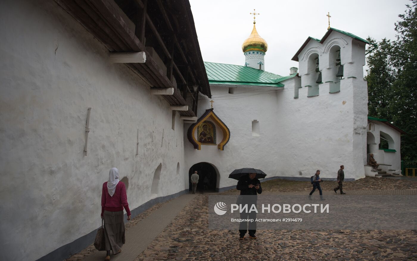 Свято-Успенский Псково-Печерский монастырь в Псковской области