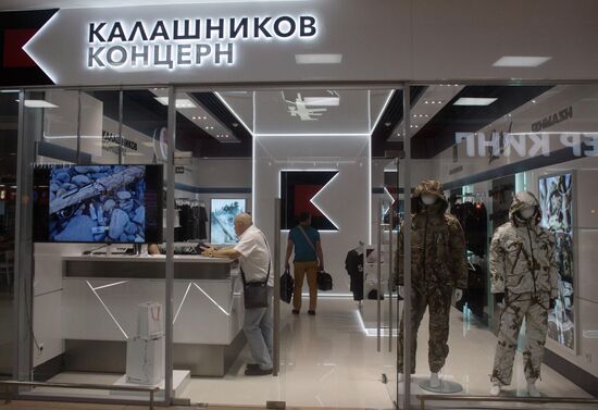 Магазин концерна "Калашников" открылся в аэропорту "Шереметьево"