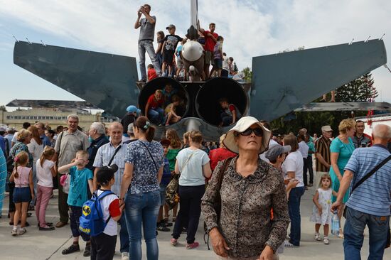 Церемония выпуска юбилейного экземпляра Су-34 в Новосибирске