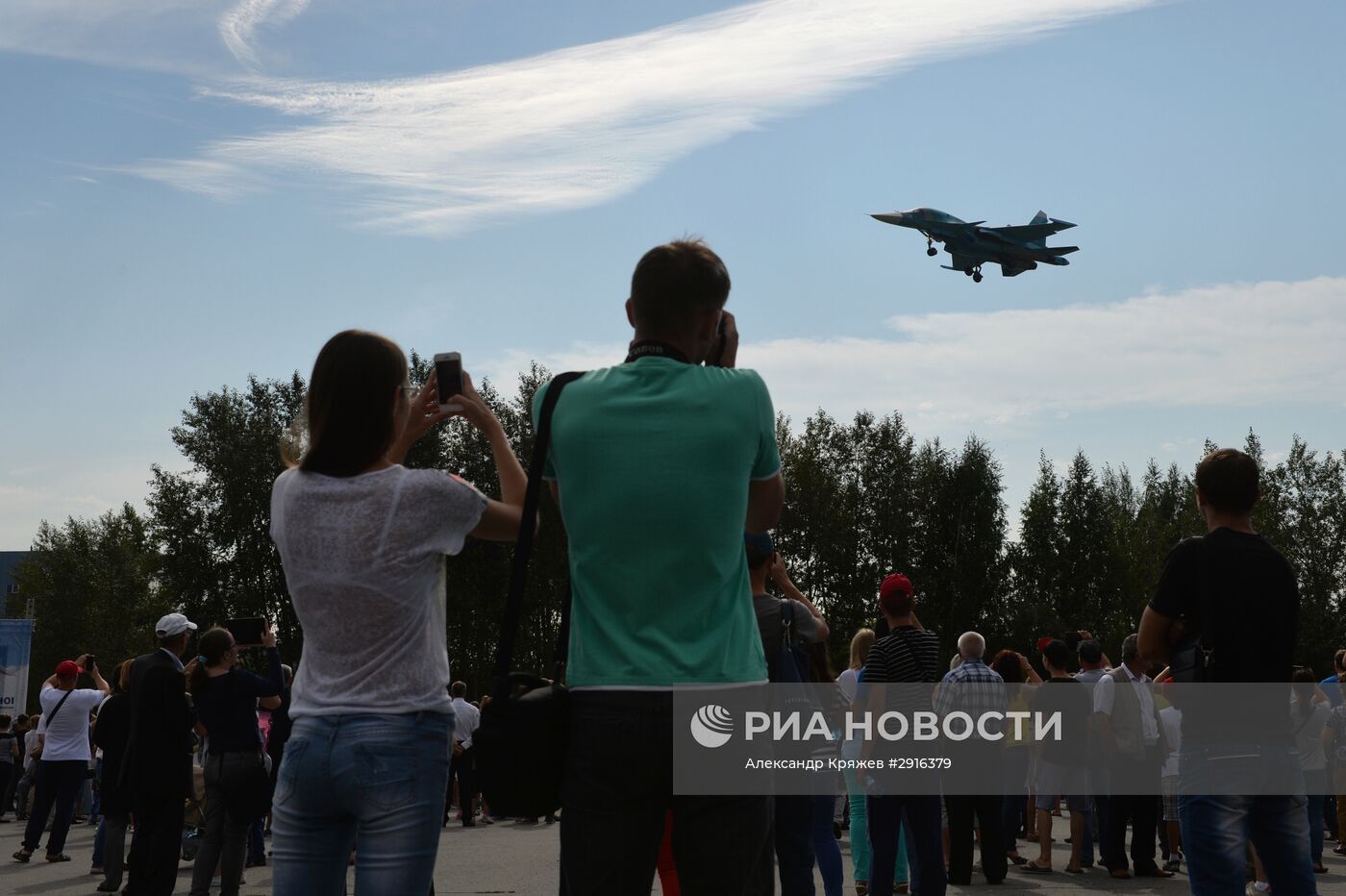 Церемония выпуска юбилейного экземпляра Су-34 в Новосибирске