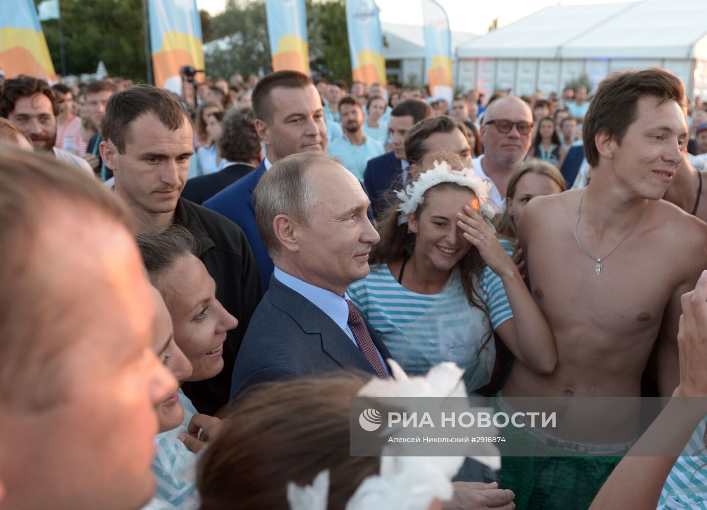Посещение президентом РФ В. Путиным Всероссийского молодежного образовательного форума "Таврида"