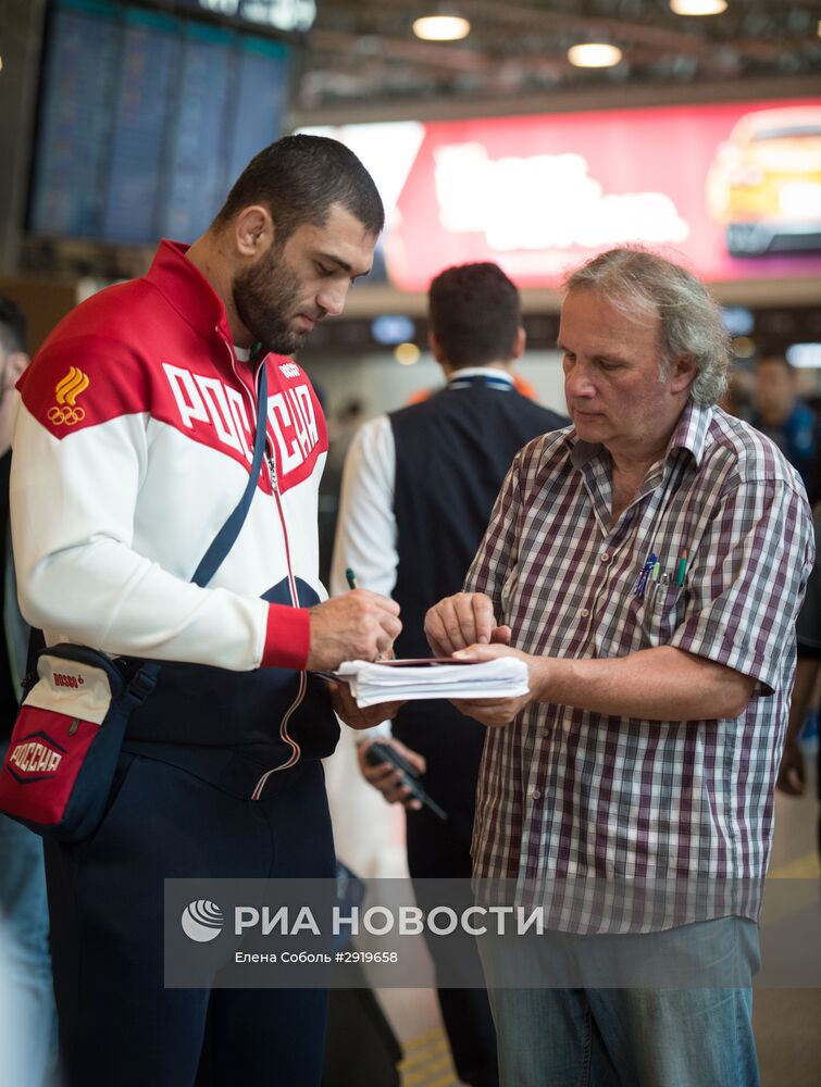 Олимпийская сборная России вылетела в Москву