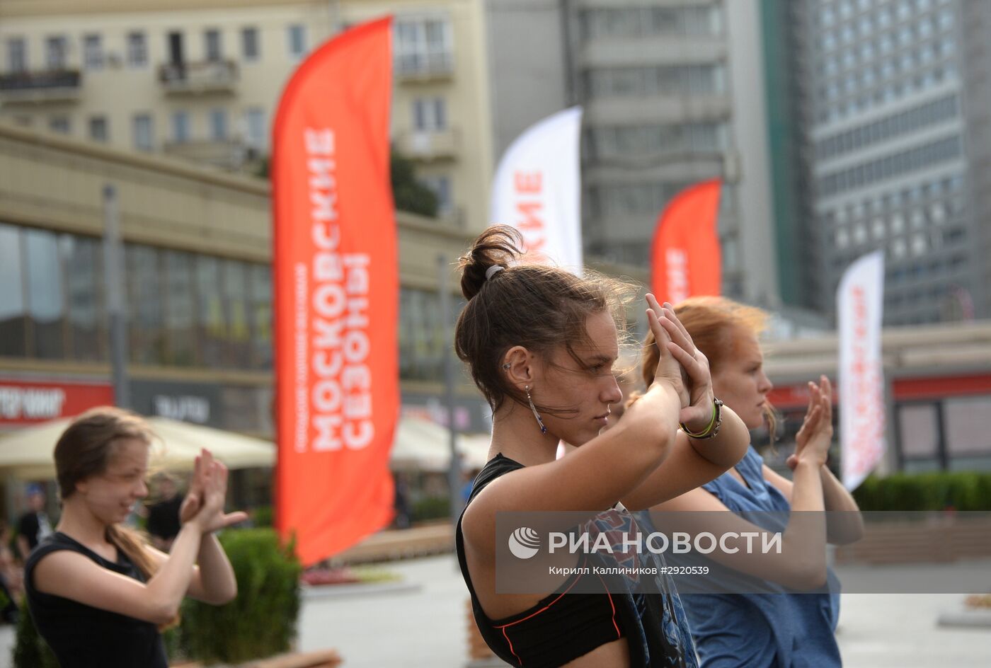 Открытие фестиваля "Снова в школу" в Москве