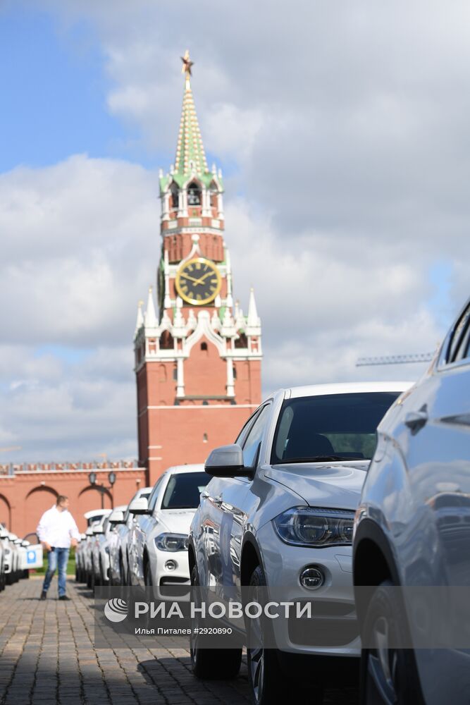 Церемония вручения премьер-министром РФ Д. Медведевым автомобилей российским спортсменам - победителям и призерам Игр XXXI Олимпиады в Рио-де-Жанейро