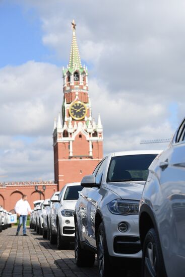 Церемония вручения премьер-министром РФ Д. Медведевым автомобилей российским спортсменам - победителям и призерам Игр XXXI Олимпиады в Рио-де-Жанейро