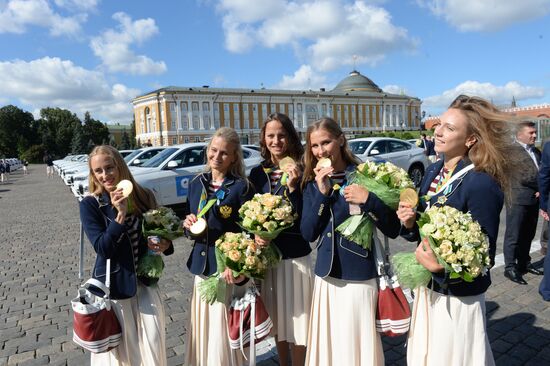 Церемония вручения премьер-министром РФ Д. Медведевым автомобилей российским спортсменам - победителям и призерам Игр XXXI Олимпиады в Рио-де-Жанейро