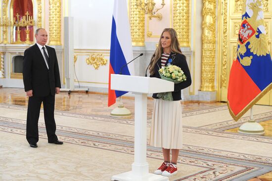 Церемония вручения президентом РФ В. Путиным госнаград победителям и призерам олимпийской сборной РФ