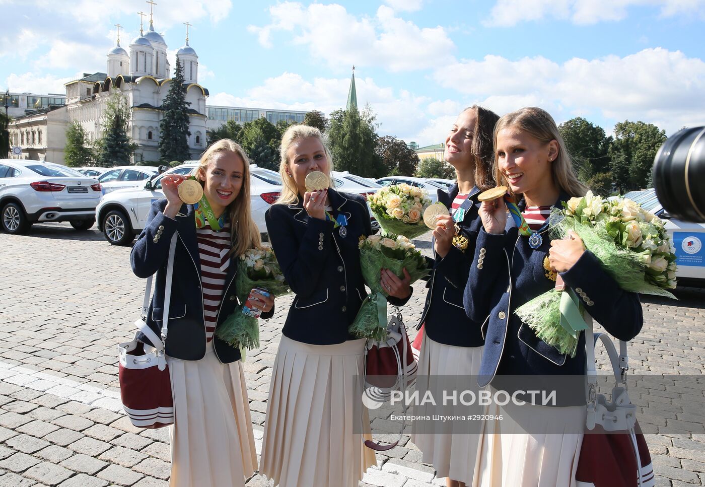 Церемония вручения премьер-министром РФ Д. Медведевым автомобилей российским спортсменам - победителям и призерам Игр XXXI Олимпиады в Рио-де-Жанейро