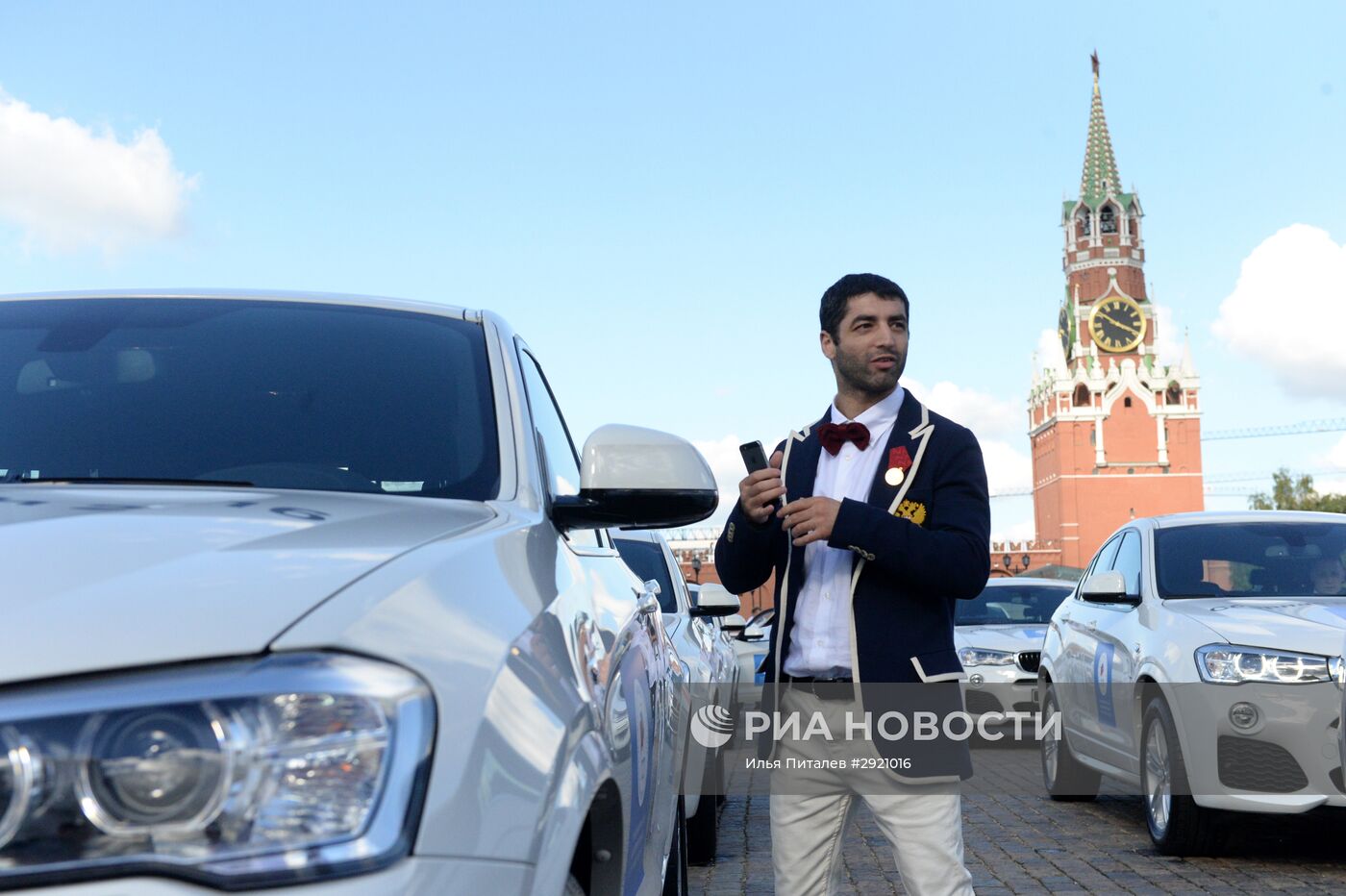 Церемония вручения премьер-министром РФ Д. Медведевым автомобилей российским спортсменам - победителям и призерам Игр XXXI Олимпиады в Рио-де-Жанейро