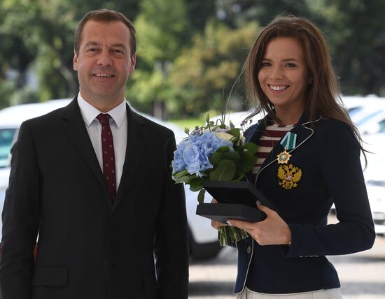 Церемония вручения премьер-министром РФ Д. Медведевым автомобилей российским спортсменам - победителям и призерам Игр XXXI Олимпиады в Рио-де-Жанейро