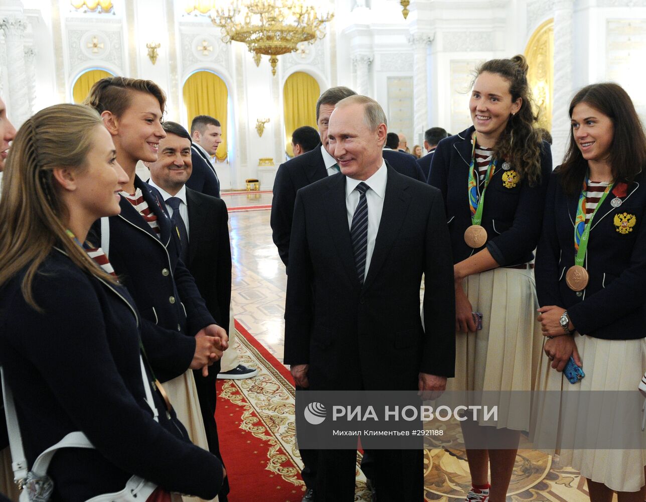 Церемония вручения президентом РФ В. Путиным госнаград победителям и призерам олимпийской сборной РФ