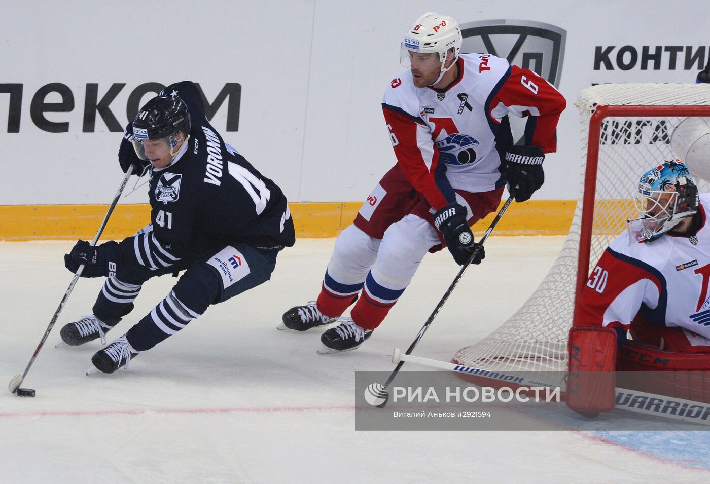 Хоккей. КХЛ. Матч "Адмирал" - "Локомотив"
