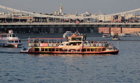 Прогулочный речной теплоход "Советский Союз"