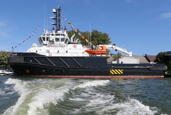 Прибытие нового спасательного буксира "СБ-123" в порт Балтийска