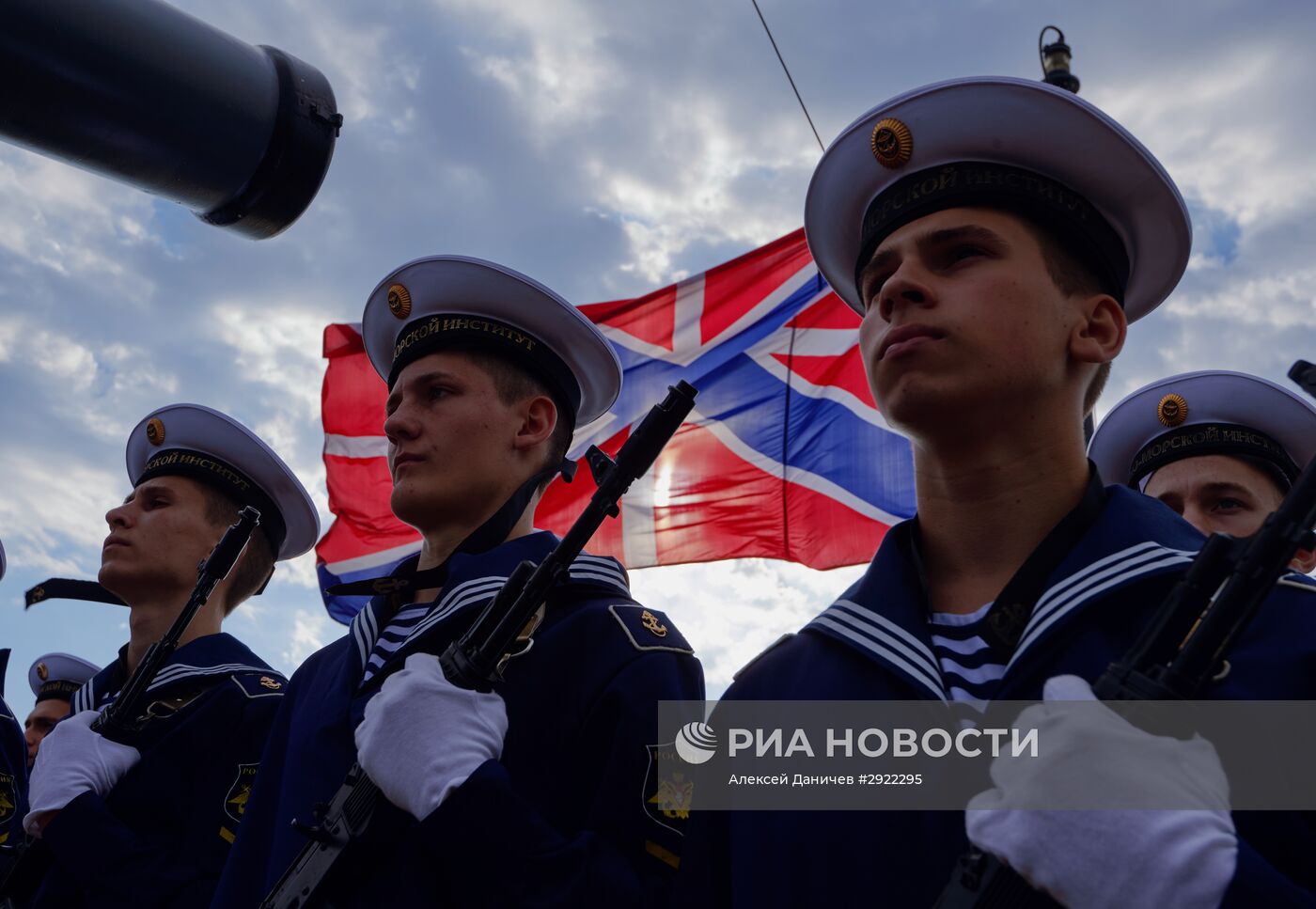 Принятие присяги курсантами на борту крейсера "Аврора" в Санкт-Петербурге