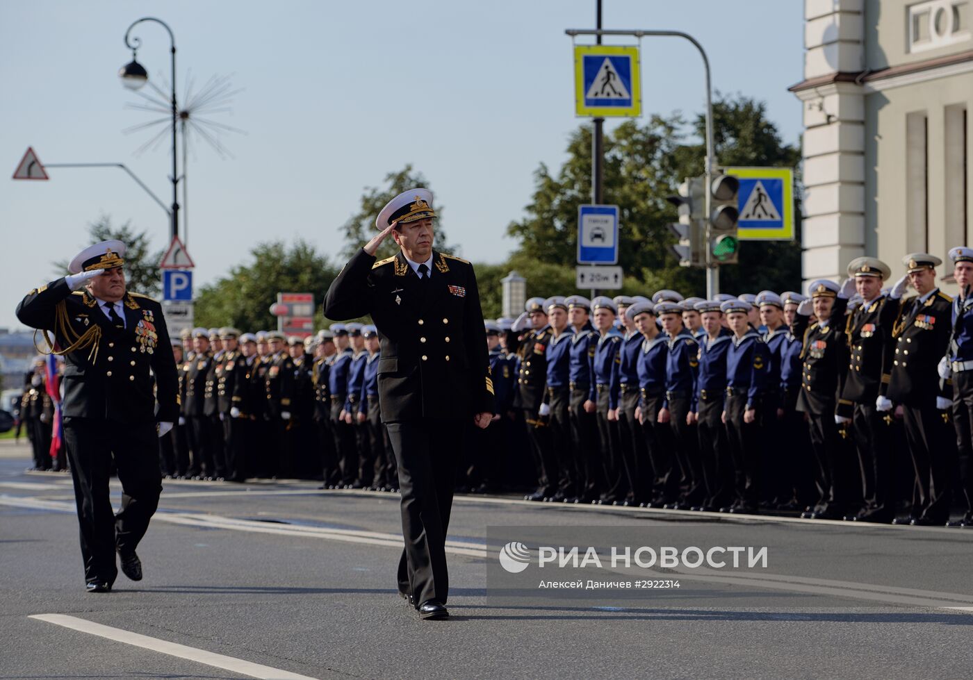 Принятие присяги курсантами на борту крейсера "Аврора" в Санкт-Петербурге