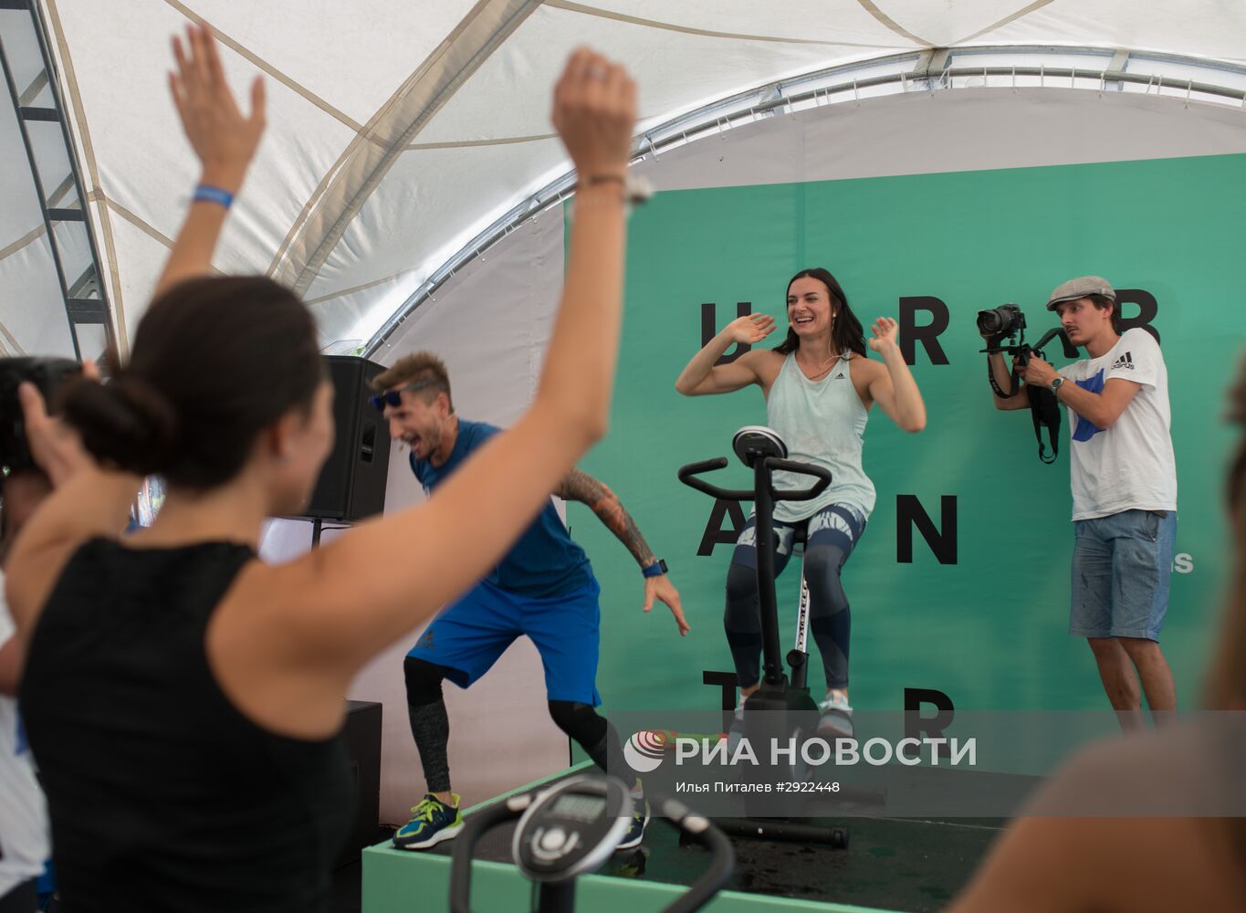 Елена Исинбаева провела открытую тренировку в Москве