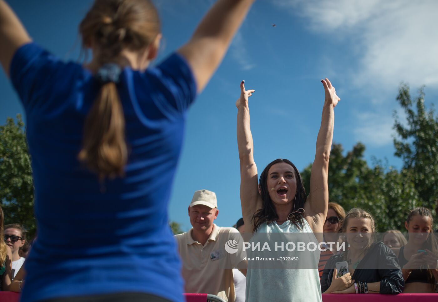 Елена Исинбаева провела открытую тренировку в Москве