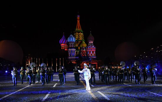 Открытие Международного военно-музыкального фестиваля "Спасская башня - 2016"