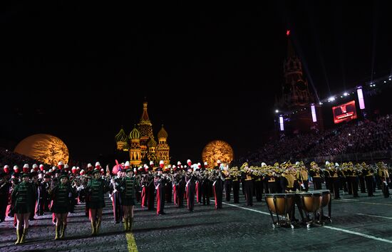 Открытие Международного военно-музыкального фестиваля "Спасская башня - 2016"