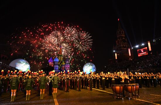 Открытие Международного военно-музыкального фестиваля "Спасская башня - 2016"