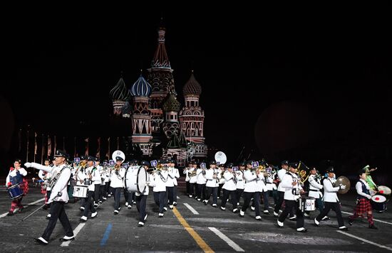 Открытие Международного военно-музыкального фестиваля "Спасская башня - 2016"