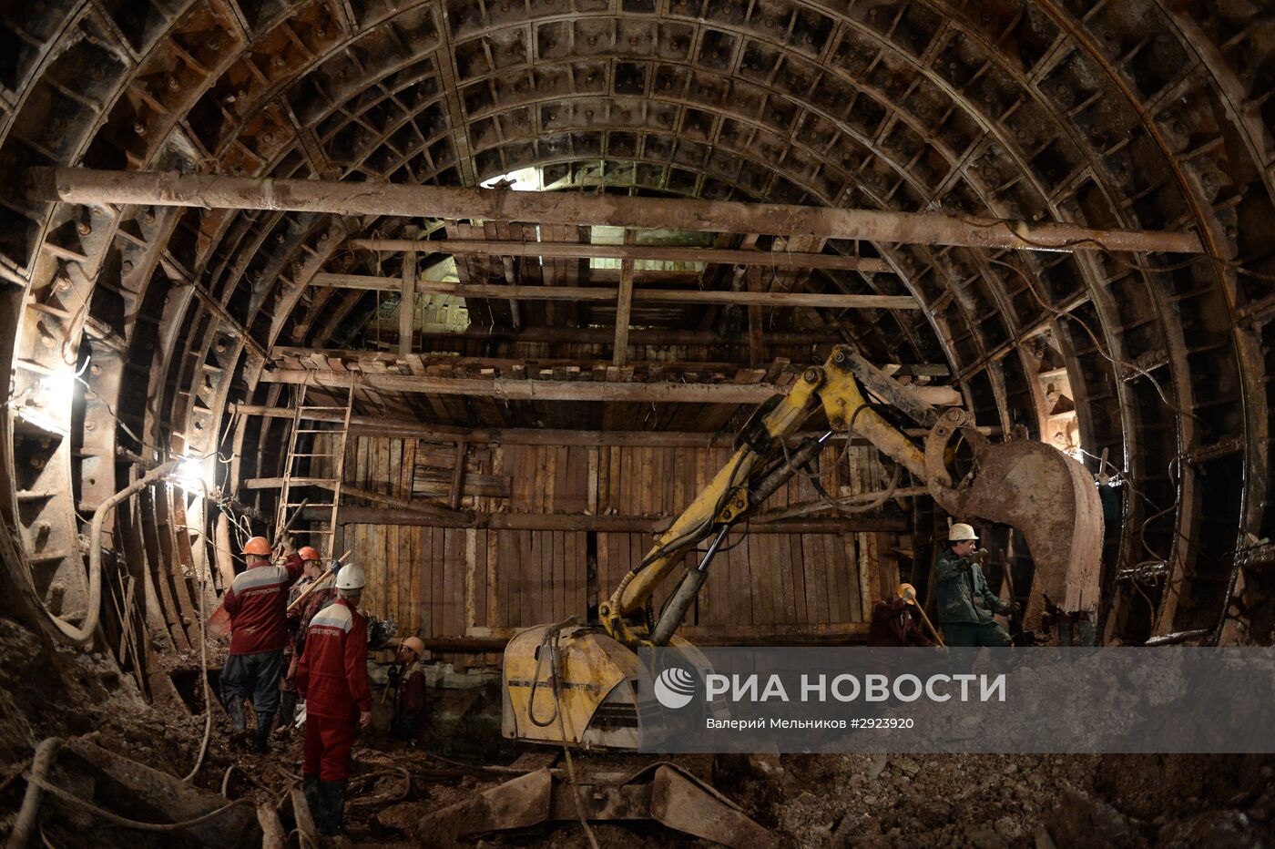 Строительство станции метро "Окружная" в Москве