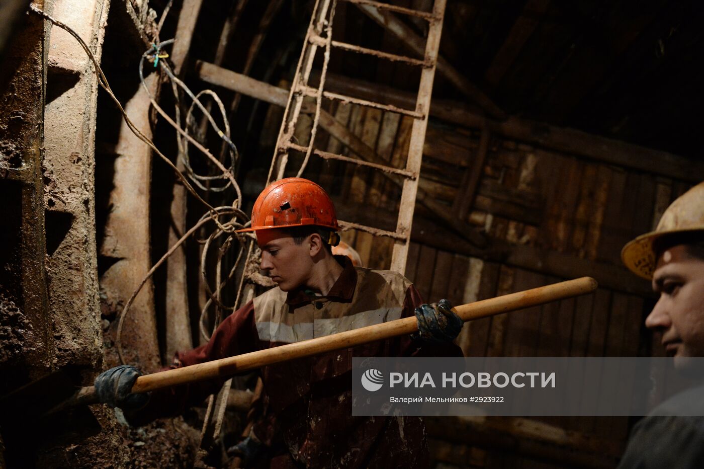 Строительство станции метро "Окружная" в Москве