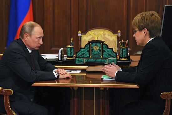 Рабочая встреча президента РФ В. Путина с врио губернатора Забайкальского края Н. Ждановой