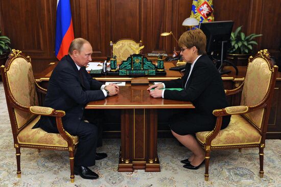 Рабочая встреча президента РФ В. Путина с врио губернатора Забайкальского края Н. Ждановой