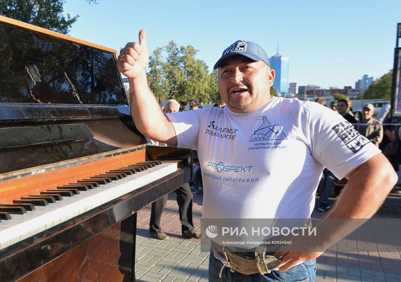 Челябинский силач Эльбрус Нигматуллин установил мировой рекорд