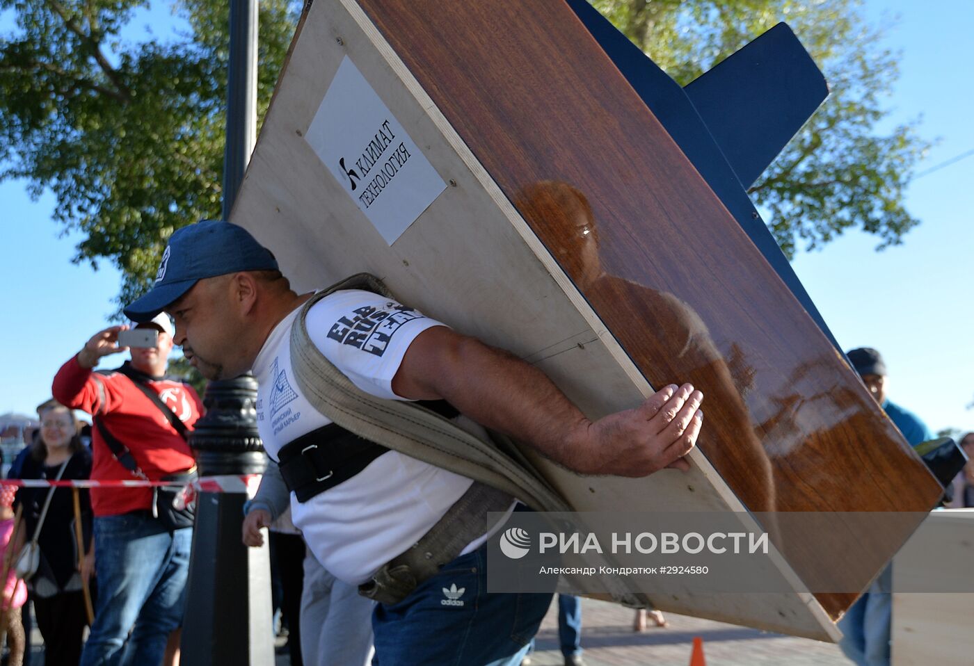 Челябинский силач Эльбрус Нигматуллин установил мировой рекорд