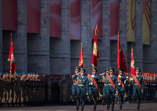 Празднование в Бишкеке 25-летия независимости Киргизии
