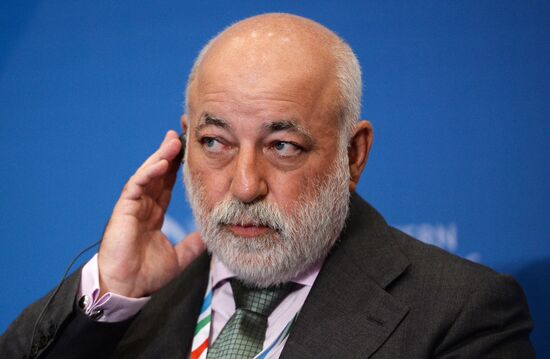 Восточный экономический форум. День первый