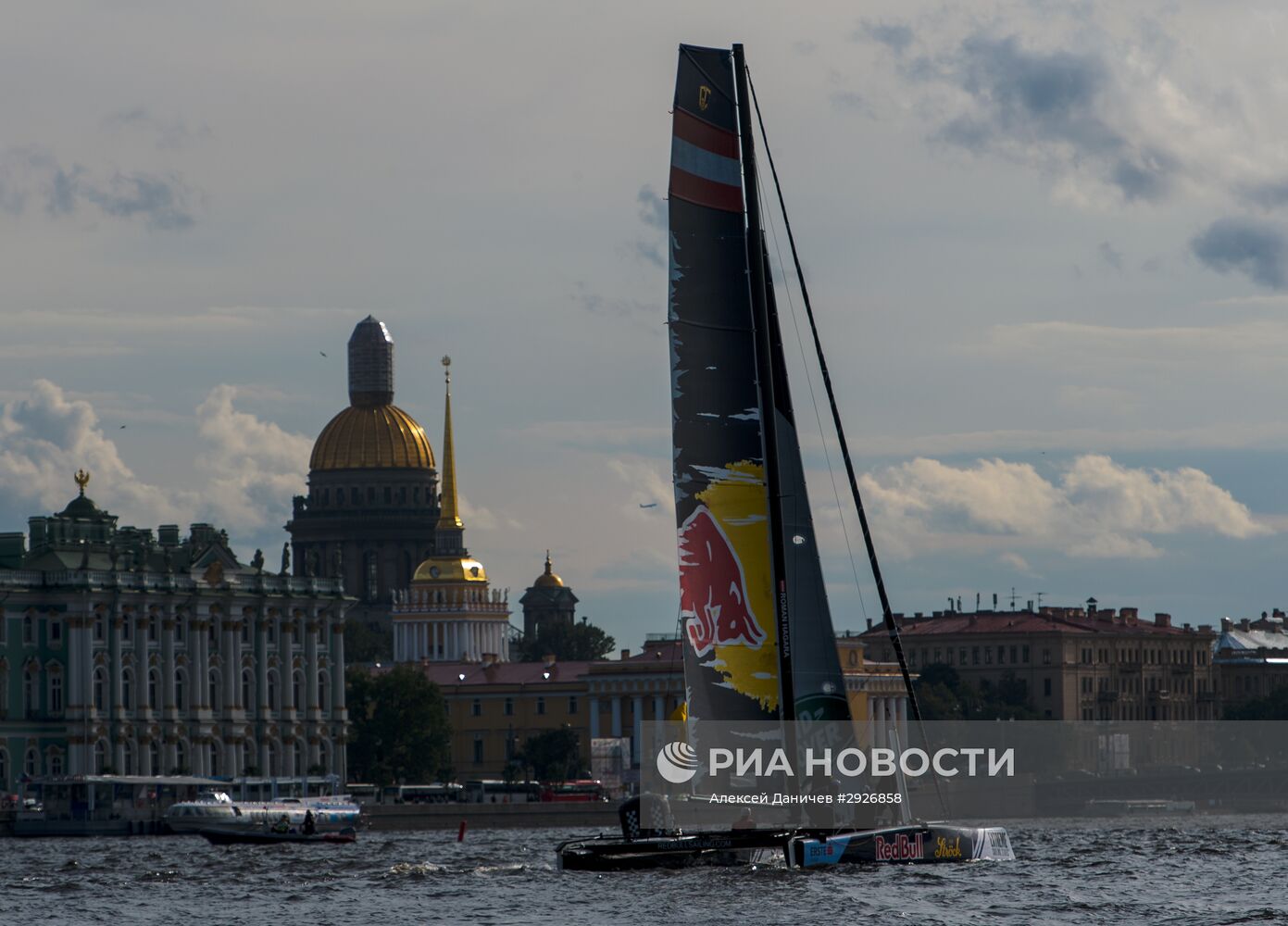 Парусная регата Extreme Sailing Series в Санкт-Петербурге