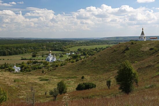 Свято-Троицкий Холковский монастырь в Белгородской области