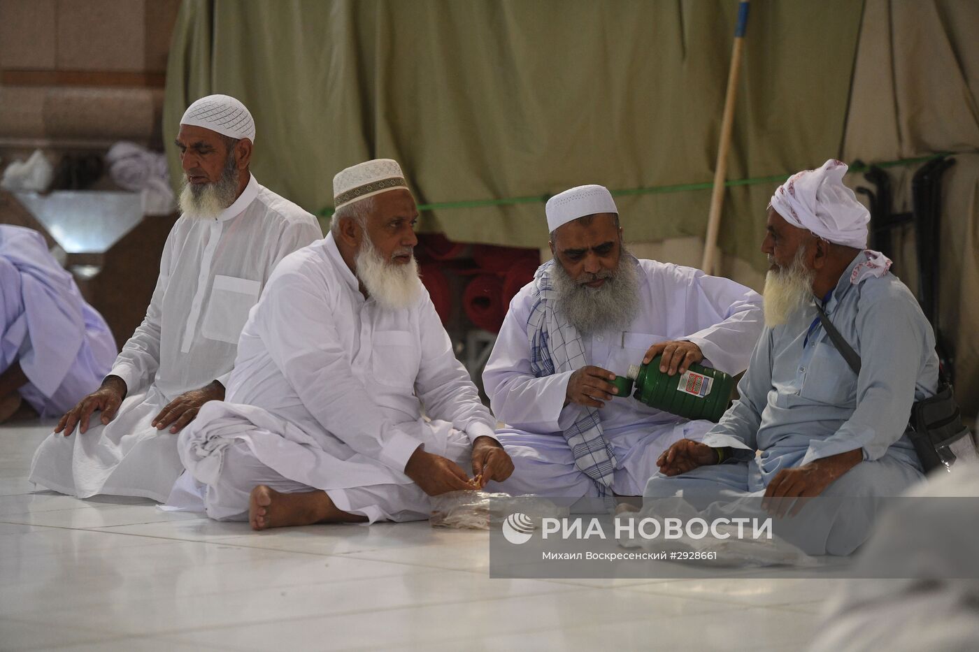 Паломники в городе Медина