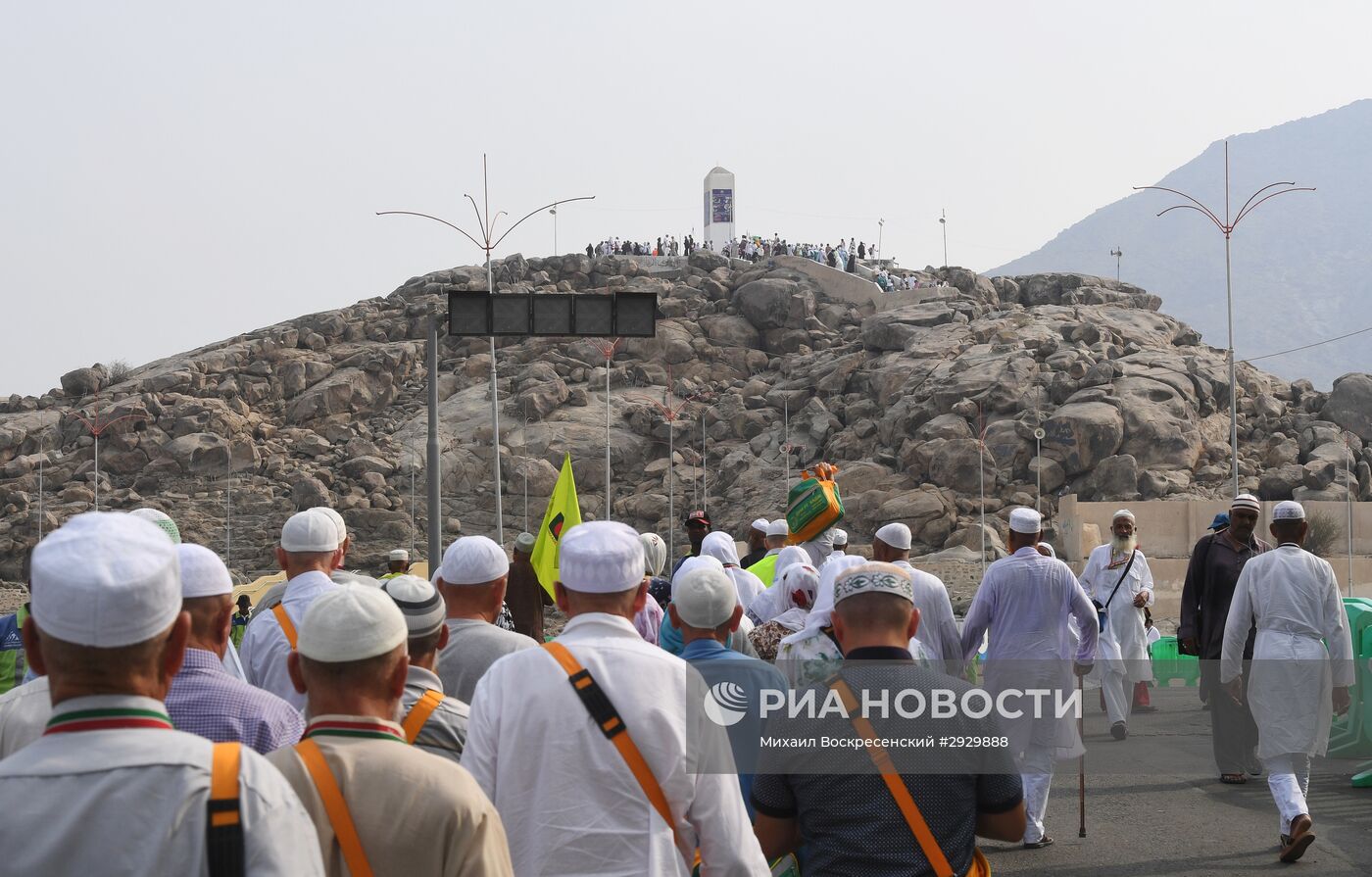 Паломники в долине Арафата в Саудовской Аравии